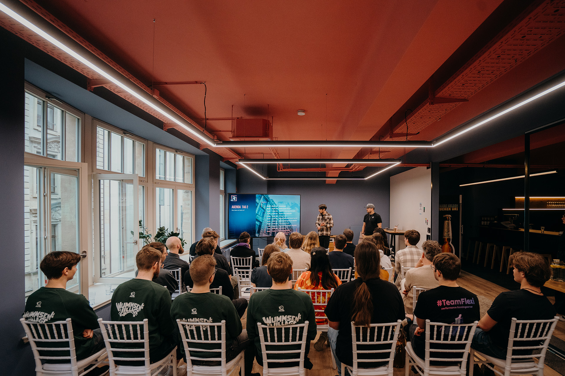 Die Start-up-Klasse 2025 des R42 Game Accelerator bei den 4. Deep Dive Days.