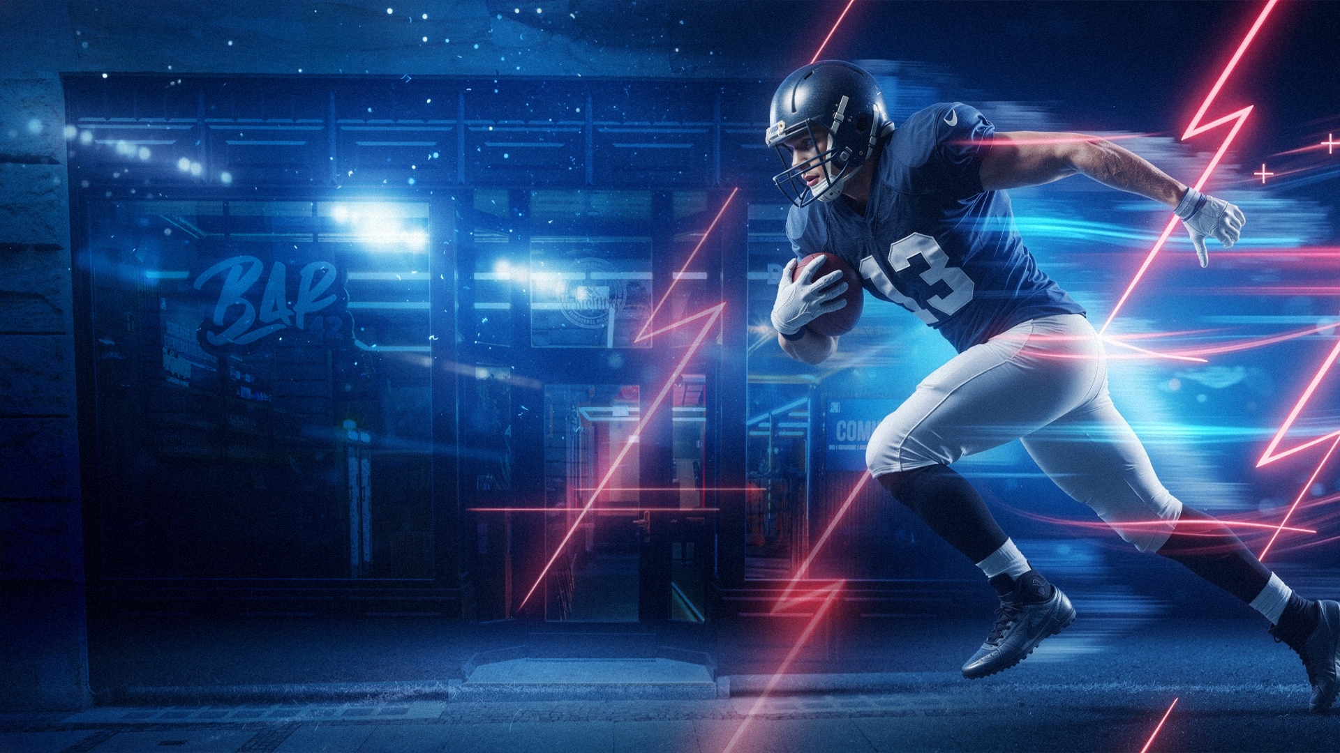 Ein Footballspieler rennt von rechts nach links ins Bild. Im Hintergrund ist verschwommen die Fassade vom R42 zu sehen.